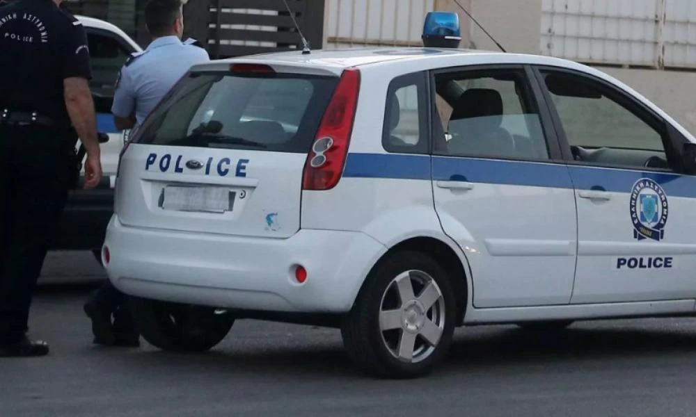Βάρη: Συνελήφθη 21χρονος για κατοχή όπλων και βεγγαλικών